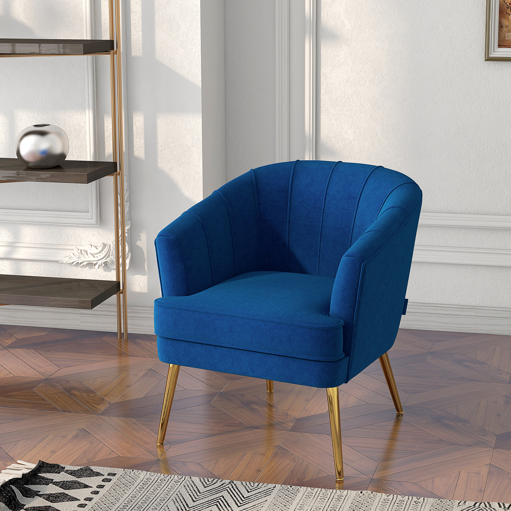 Fauteuil design coquillage piètement doré effilé velours bleu roi